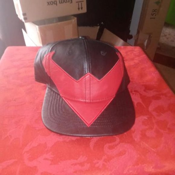 Loot Crate SDCC 2016 Exclusive Batman NIGHTWING Snapback Cap, Faux Leather NWOT - Picture 1 of 2